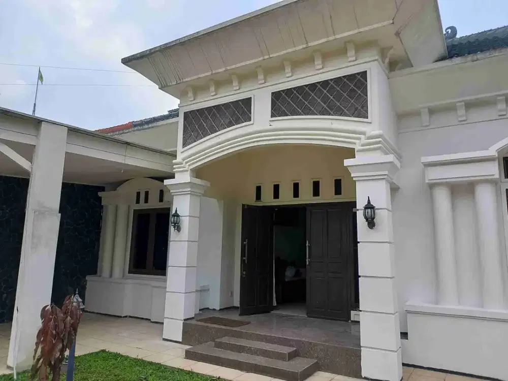 Rumah Luas Asri Tengah Kota di Buah Batu dkt Bkr Lodaya