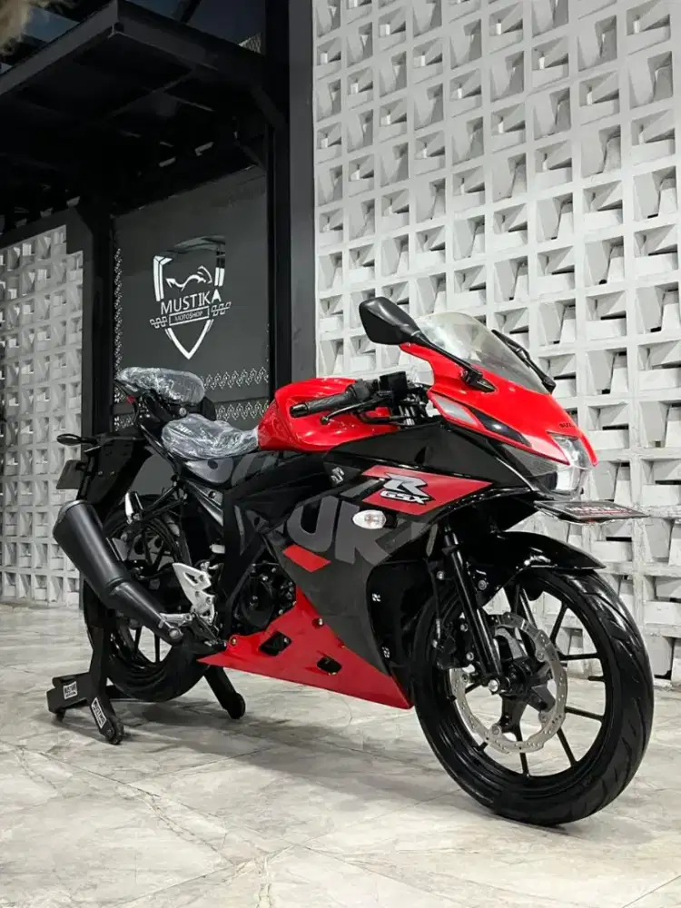 SUZUKI GSX R 150 2021 - Chintia Mustika