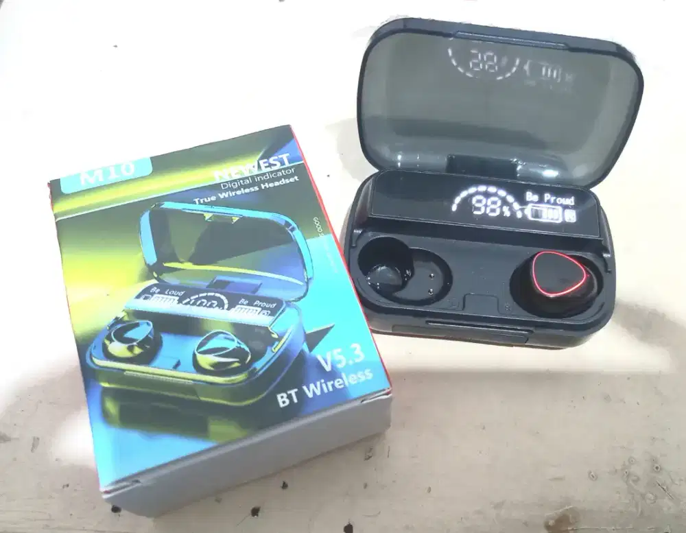 Headset bluethoot M10 + PB minus kiri gak ada. Fungsi lain normal