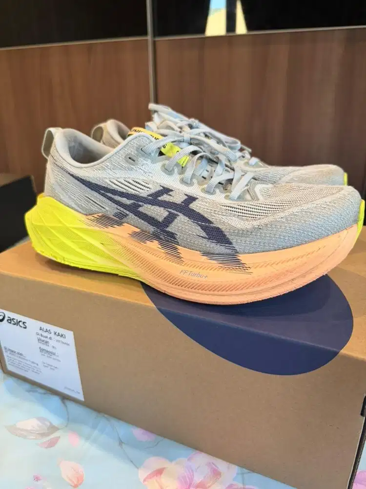 Sepatu Asics Superblast 2 Paris.