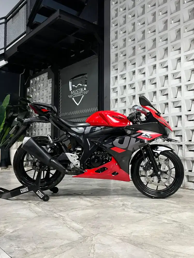 SUZUKI GSX R 150 2021 - Chintia Mustika