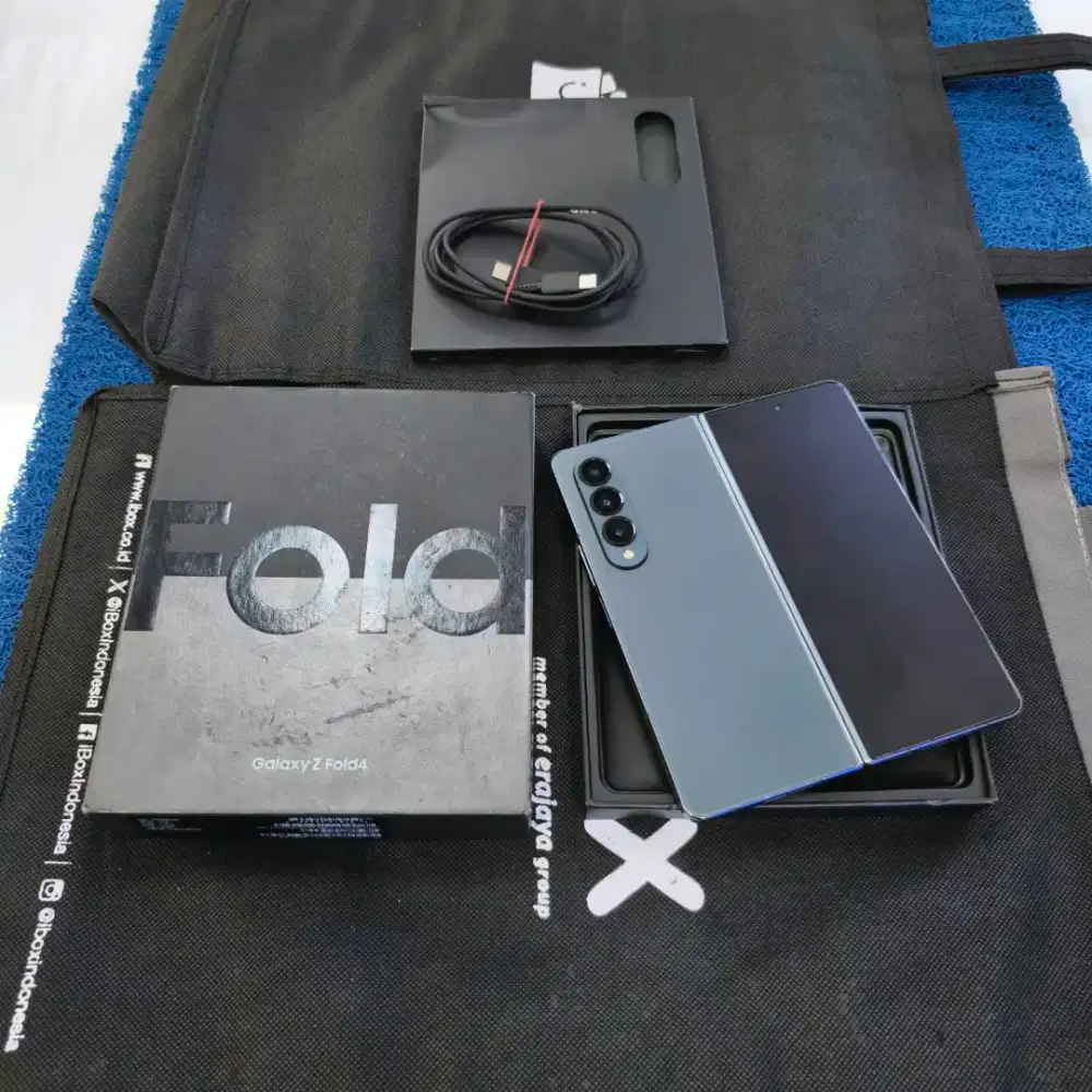 Samsung Z Fold 4 12/1TB Mulus terawat Ex Grs resmi Sein