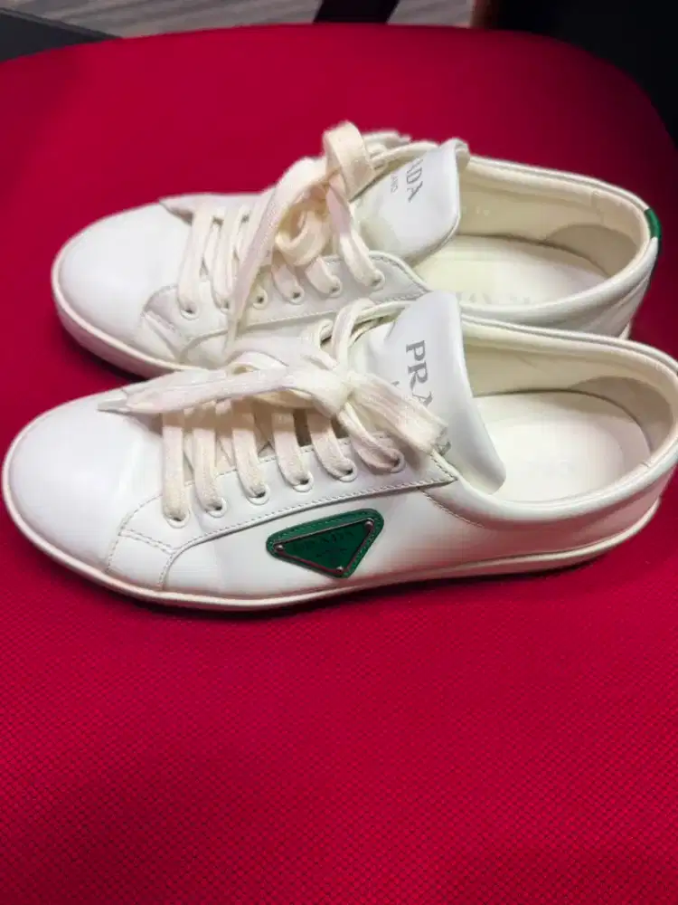 Prada original good condition like news