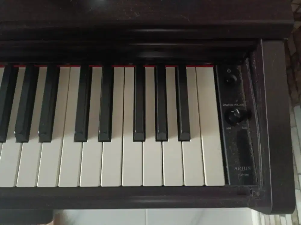 Piano listrik Yamaha Arius YDP 144