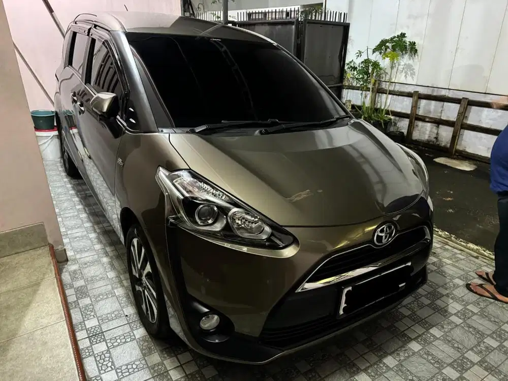 Sienta V AT 2019 KM 20RIBU!!
