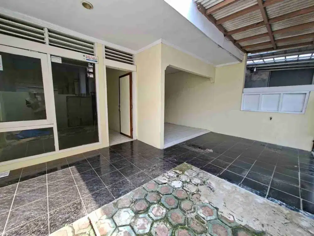 Rumah akses 2 mobil di pondok kelapa Jakarta Timur