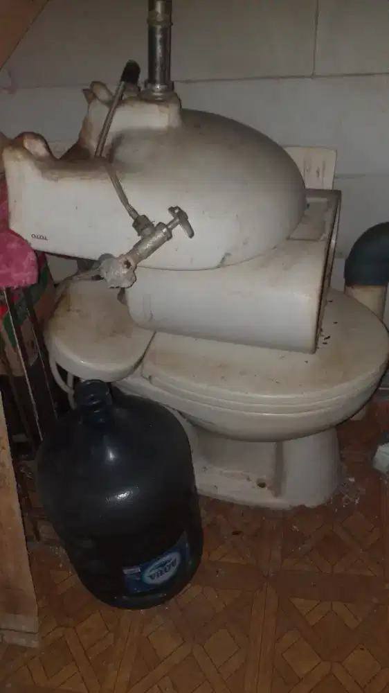 WC DUDUK MERK TOTO