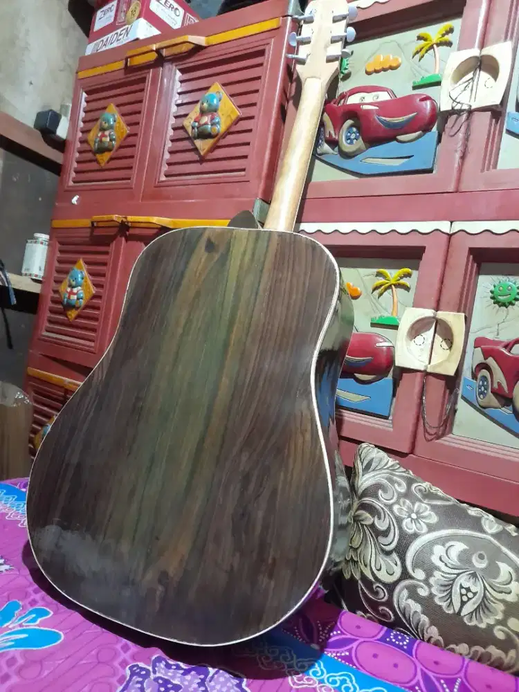 jual gitar akustik jumbo asli kayu solid  bukan triplek