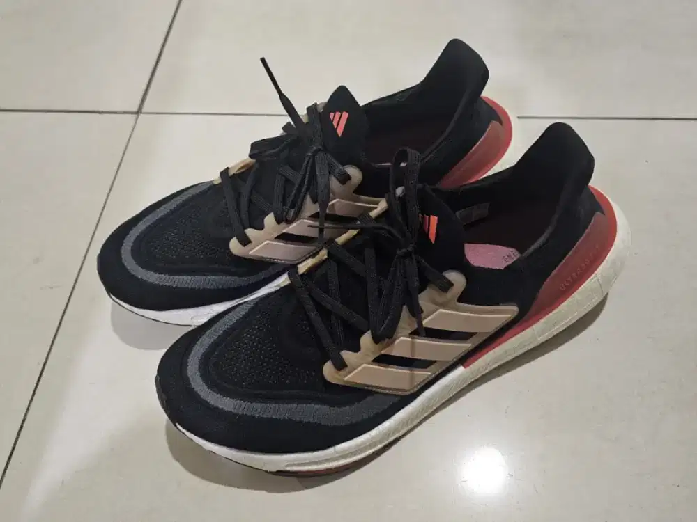 Adidas Ultraboost - Light Boost 23