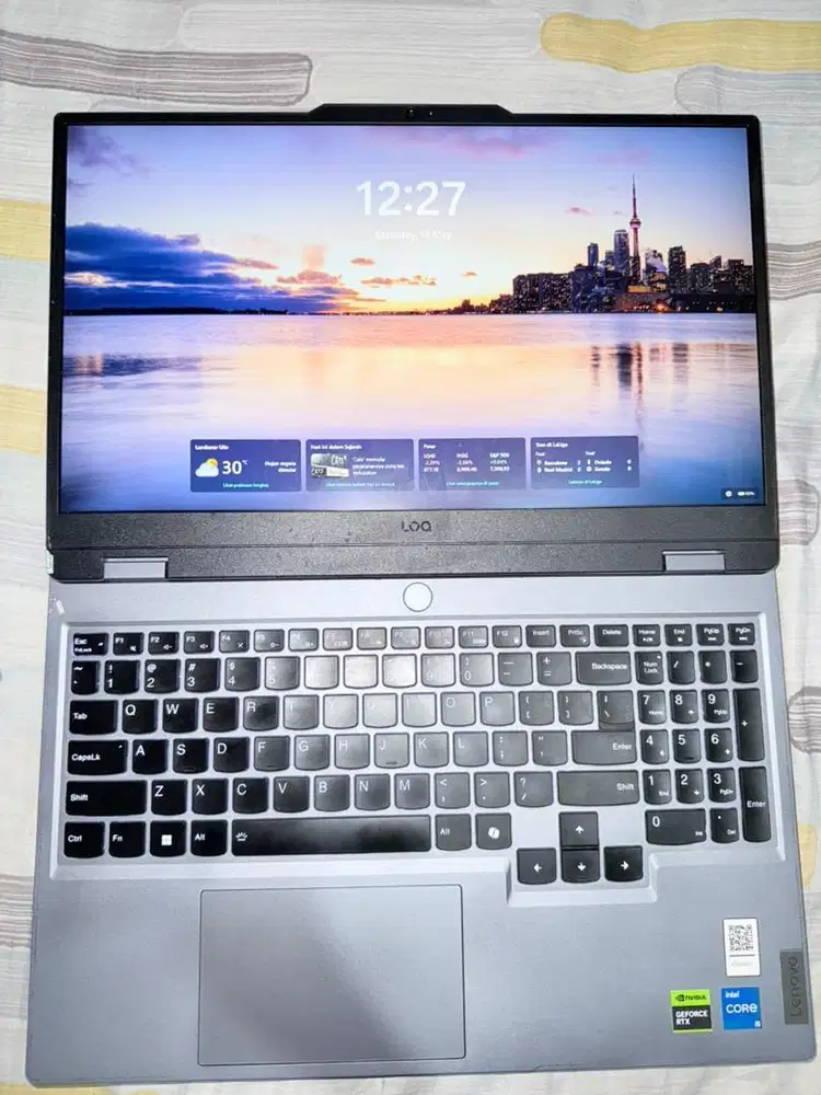 Lenovo LOQ 15IAX9