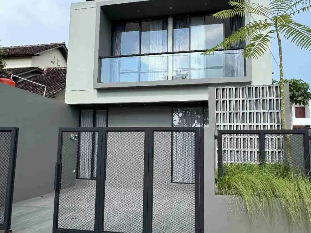 Dijual rumah mewah lokasi sangat strategis