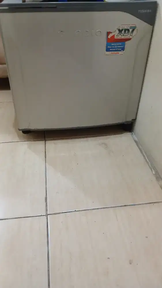 Kulkas mati,  siapa tau ada yg mau betulin