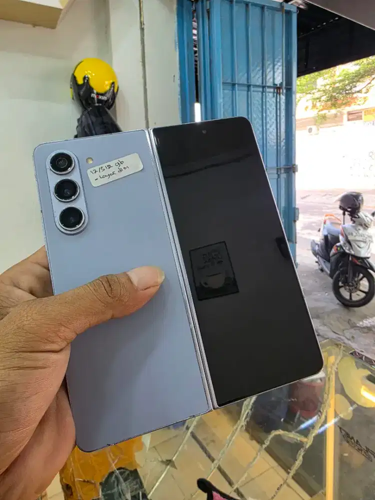 Samsung fold 5 12/256 layar dlm off