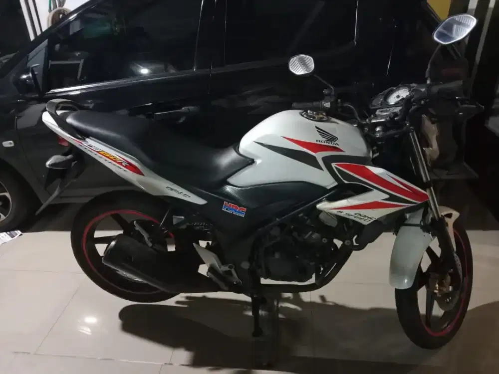 Honda cb 150r 2015