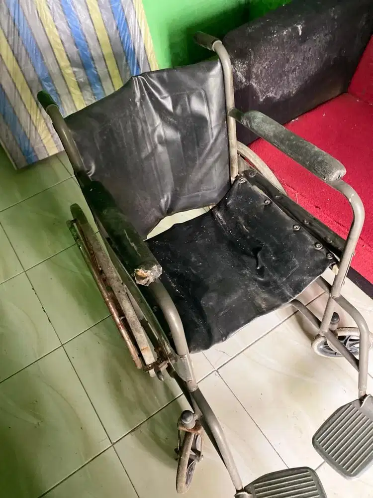 Kursi roda normal