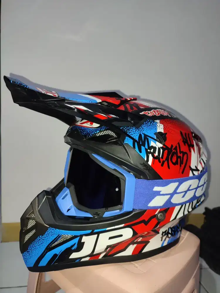 Helm Motor Cross