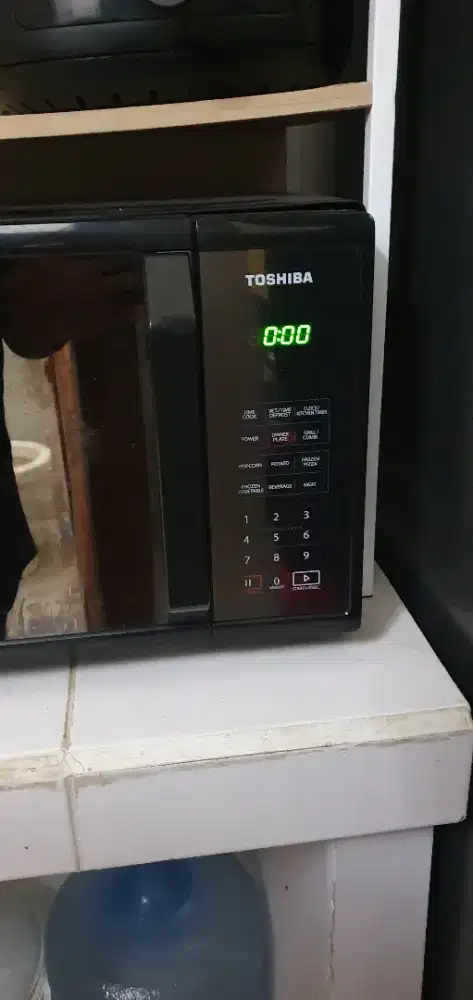 MICROWAVE OVEN THOSIBA EX 1 TAHUN