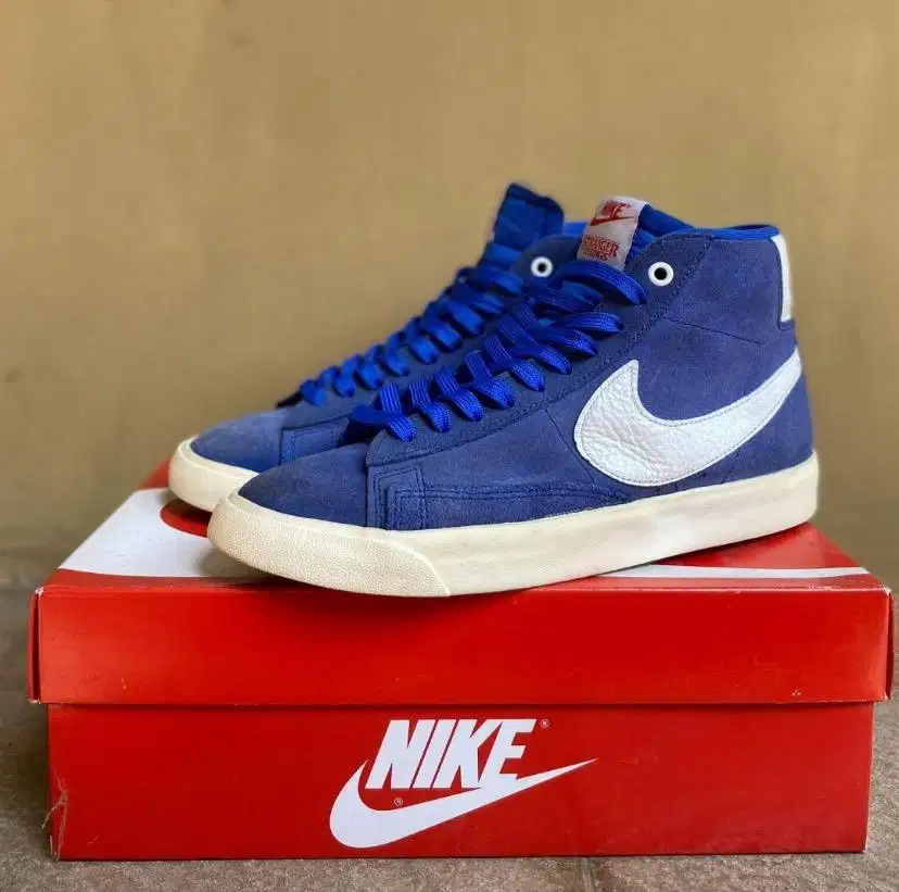 NIKE BLAZER MID STRANGER THINGS
