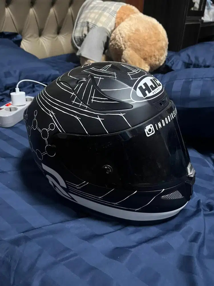 Helm hjc punya suami