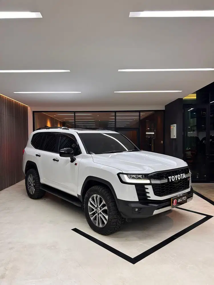 Toyota Land Cruiser LC300 GR 2025 Putih LC 300 GRS Nik 2024 D805GJR