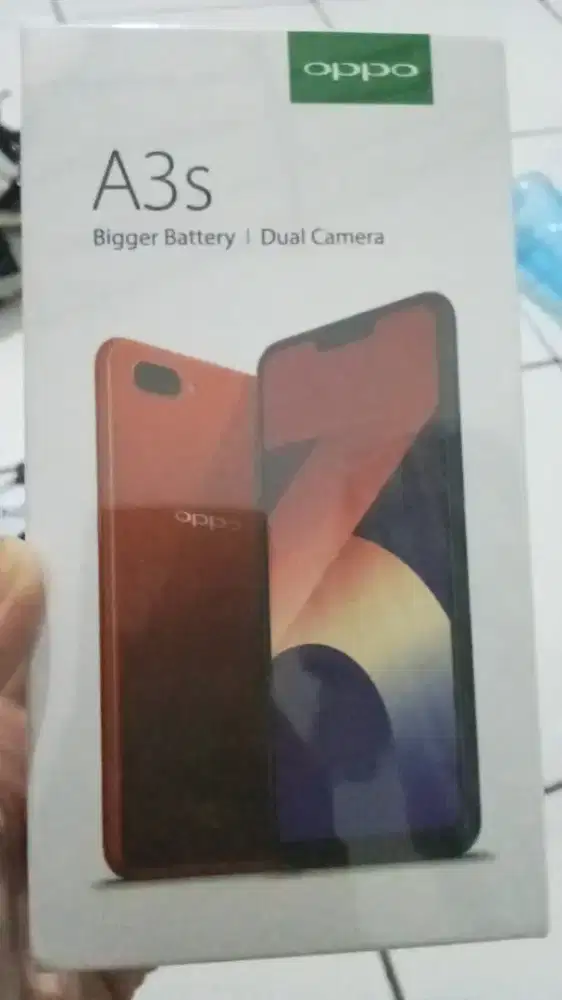 Handphone Oppo A3s warna merah