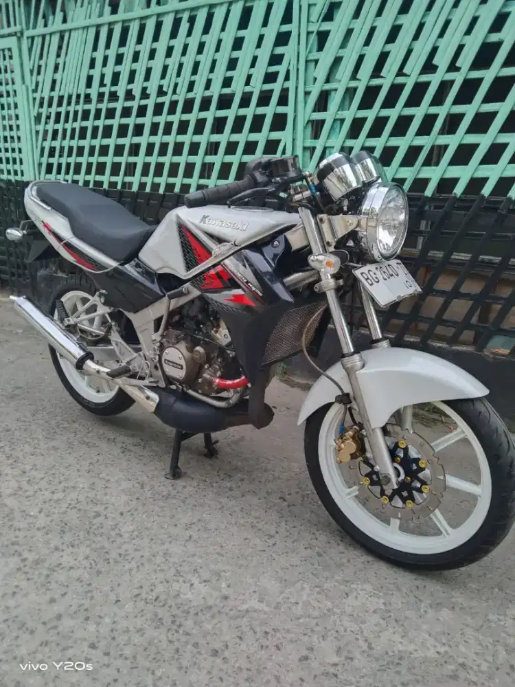 Kawasaki ninja putih albino th 2013