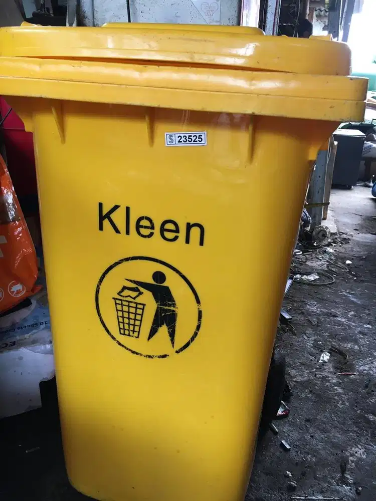 Tempat sampah merk kleen 240 ltr