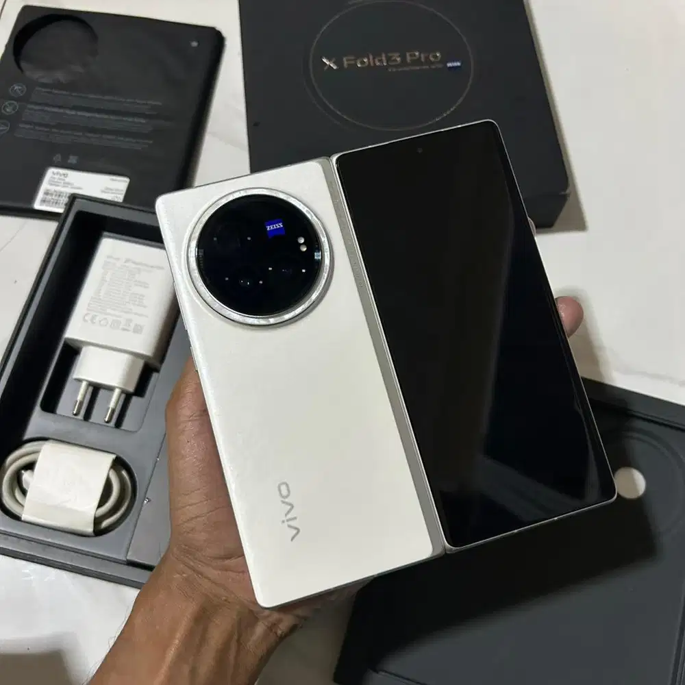 Vivo fold 3pro 16/512gb like new