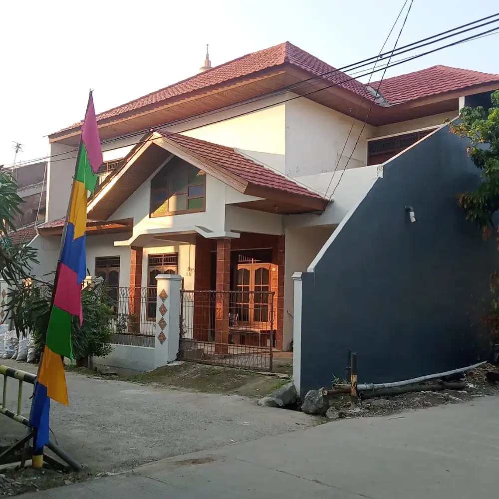 RUMAH 2Lt Dekat Dengan Stasiun Kereta Cepat