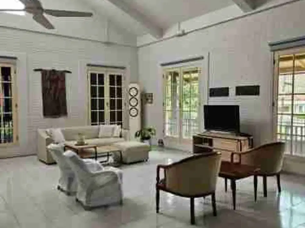 DIJUAL RUMAH (Full Furnished/ Siap Huni) LOKASI STRATEGIS & BEBAS BANJIR DI MEGAPOLITAN CINERE ESTATE DEPOK