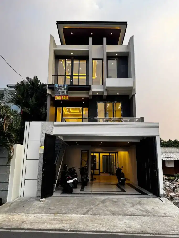 RUMAH 3 LANTAI PRIVATE POLL DI JAGAKARSA JALAN UTAMA