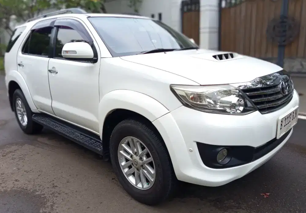 Toyota Fortuner 2.5 G VNT Turbo Diesel AT 2013 Putih Istimewa Sekali
