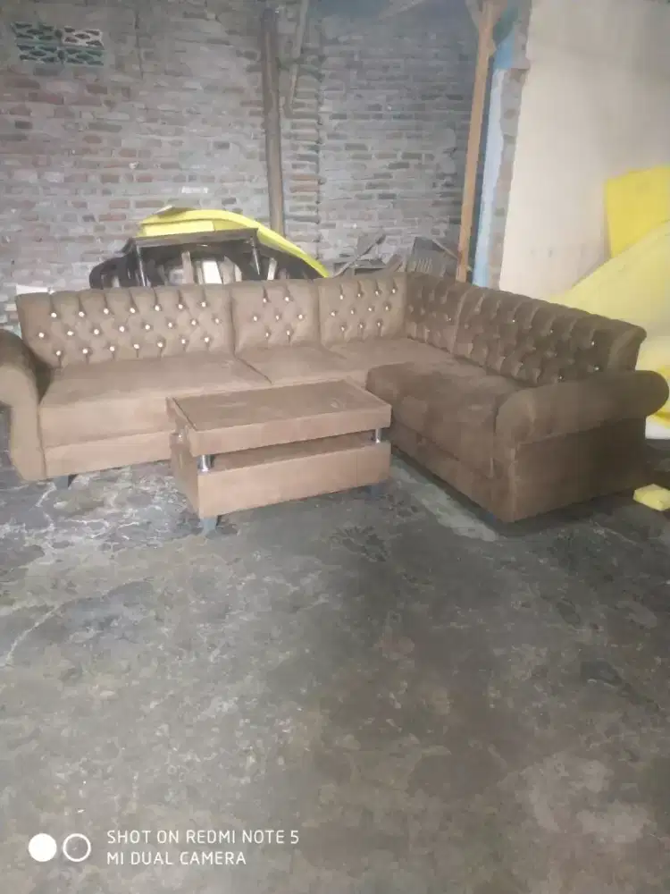 Sofa pojok P kancing kristal
