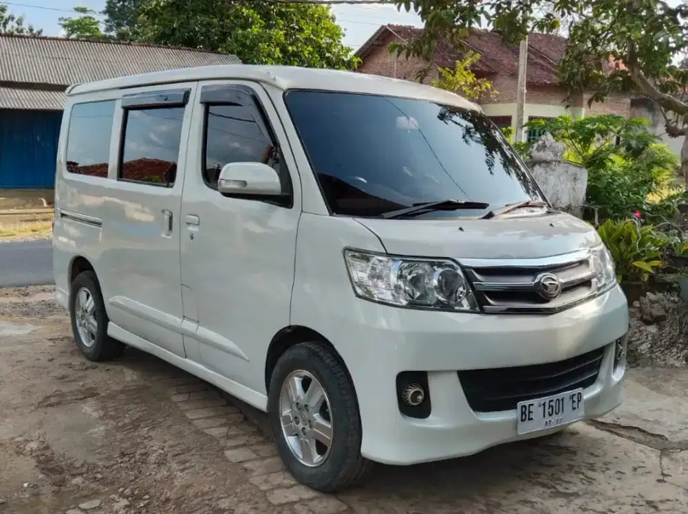 Luxio tipe x 1,5 M/T tahun 2012