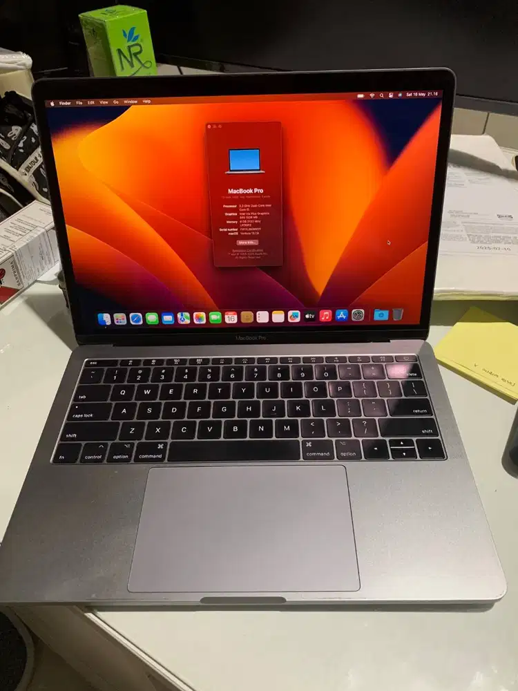 macbook pro 2017 A1708 8 gb 256 gb lengkap dus charger