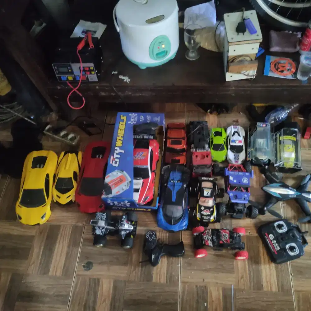 Rc mobil ada banyak 16 unit borong semua