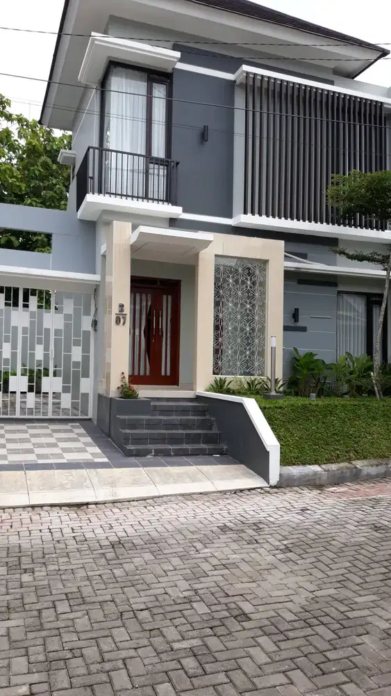 Disewakan Rmh Dkt Hyatt 2 Lt  LT/LB 140/110, 3+1 KT dan 2 KM