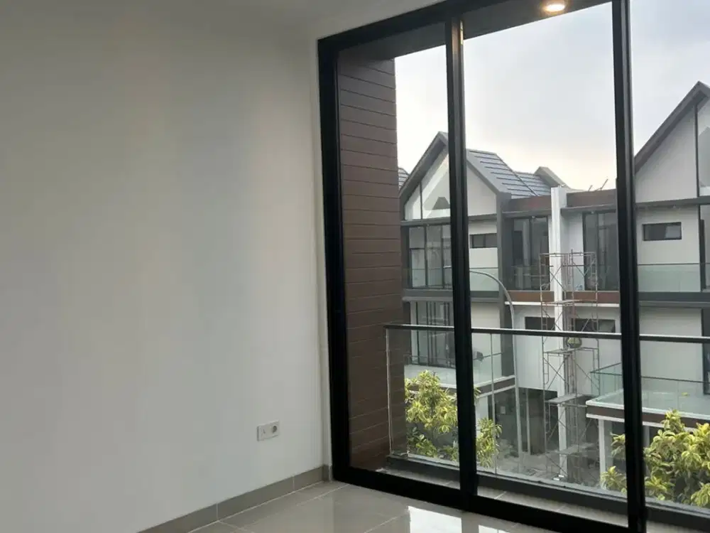 Dijual rumah murah di pik 2