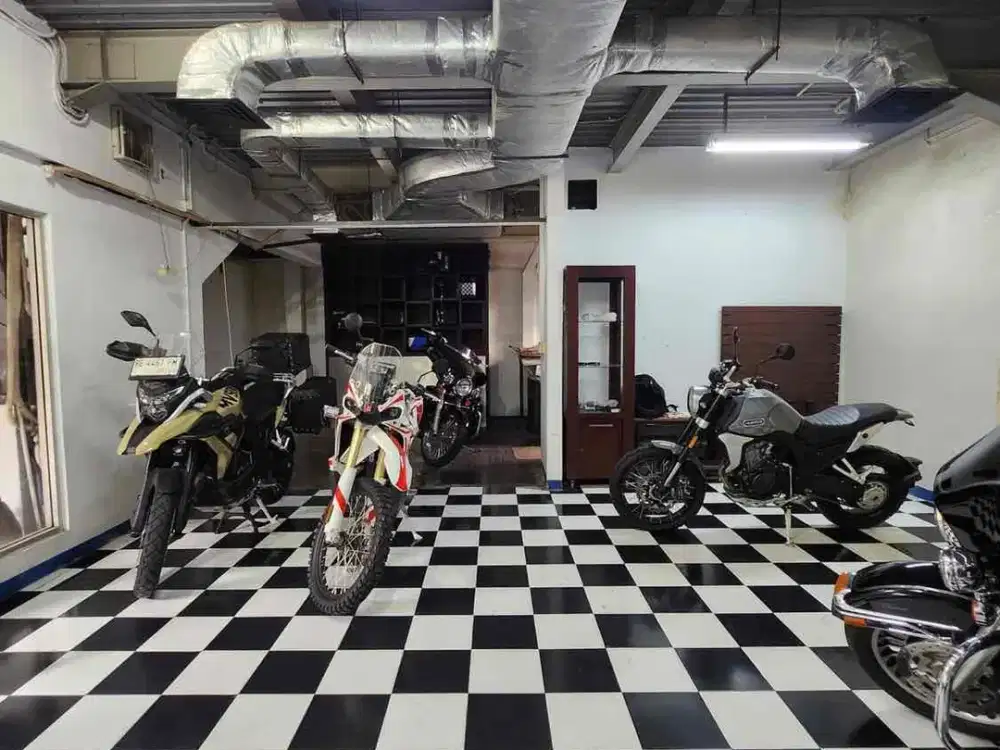 Ex showroom moge hitung tanah di area kebayoran baru Jakarta selatan