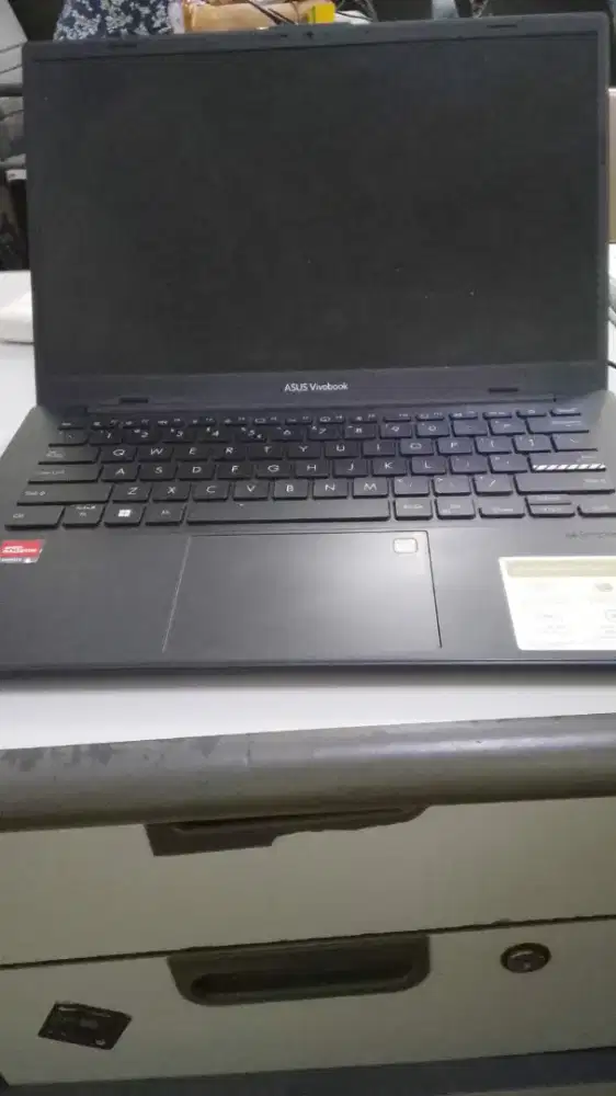 Asus vivobook go 14/15 E1404FA ryzen 5 7520u ram 8 gb, dd5 ssd 512gb.