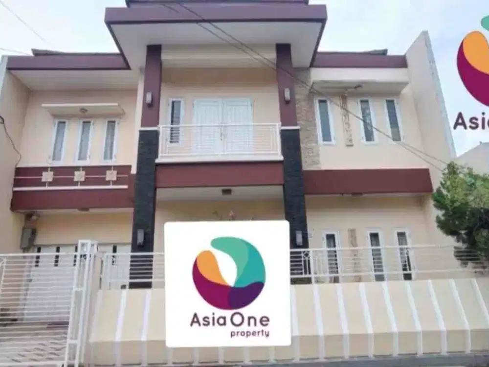 Di sewa rumah 2 lantai bisa parkir 2 mobil 5 kamar tidur semi furnish sudah ada ac akaes jalan 2 mobil dekat LRT dan velodrome di pulo asem Rawamangun Jakarta timur