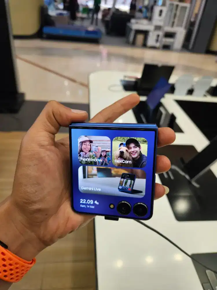 SAMSUNG Z FLIP7 512GB BONUS SPEAKER PREMIUM SENILAI 1 JUTA