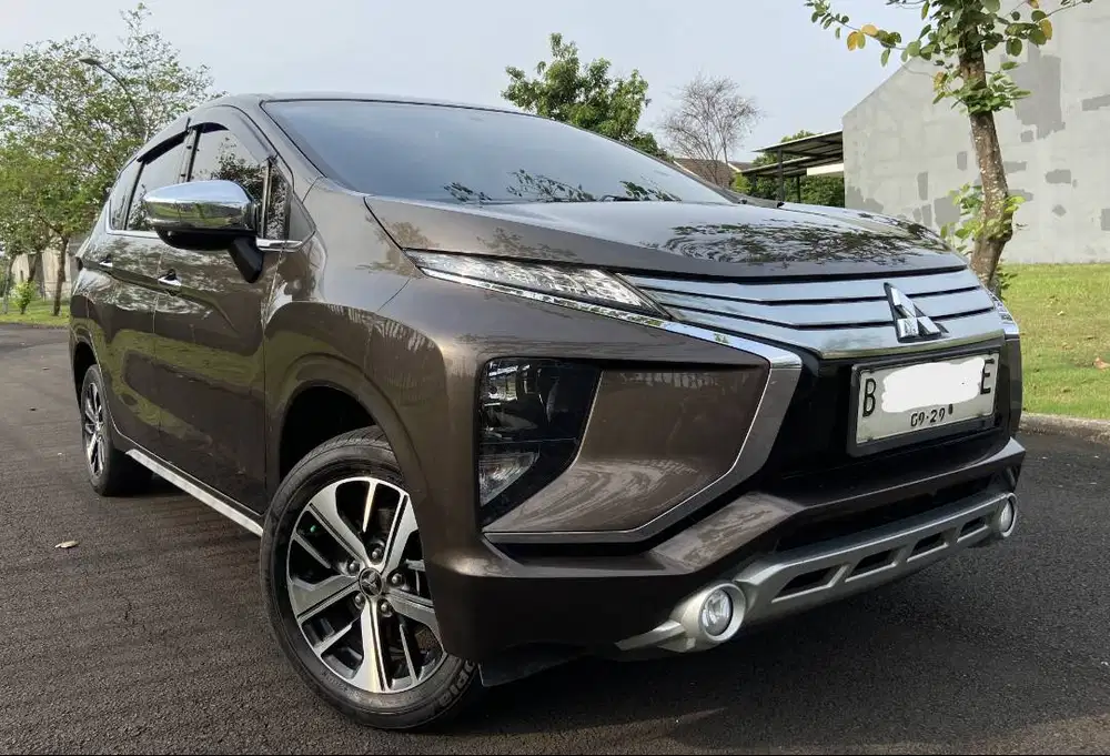 Mitsubishi Xpander Ultimate AT 2019 — Brown Metallic
