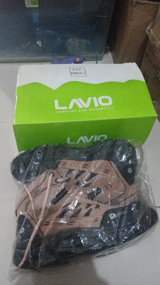 Sepatu merek livio kondisi baru