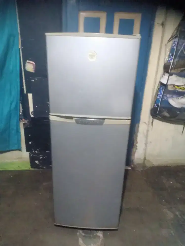 Jual kulkas Electrolux 2 pintu no frost tanpa bunga es mesin ori