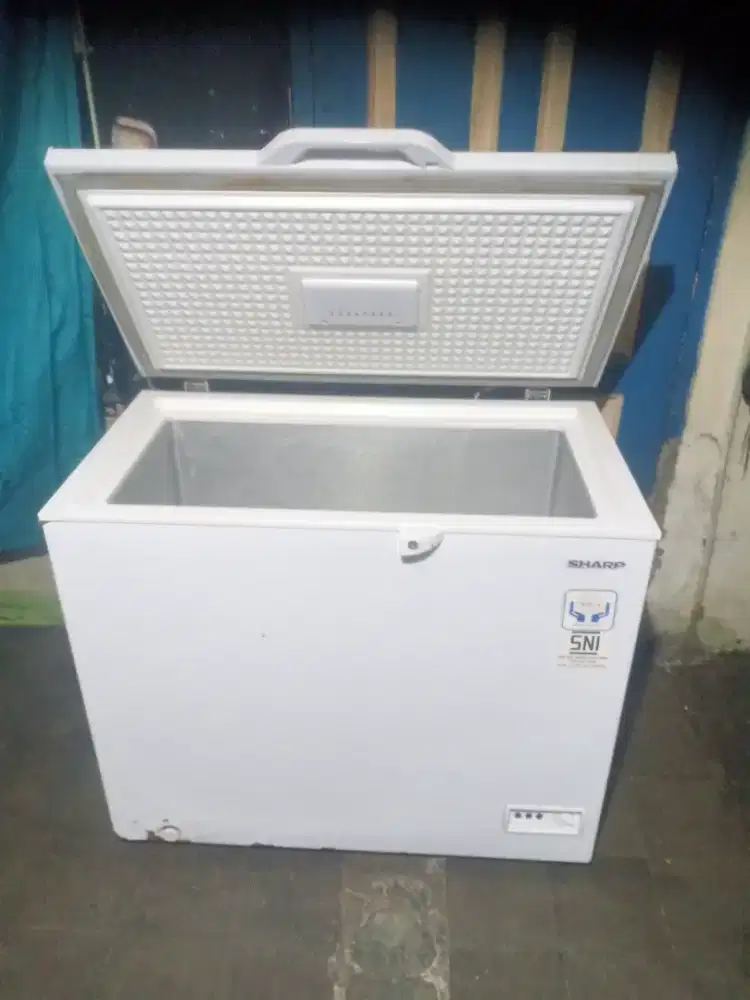 Jual frizer BOK merk Sharp kapasitas 200 liter dingin beku normal