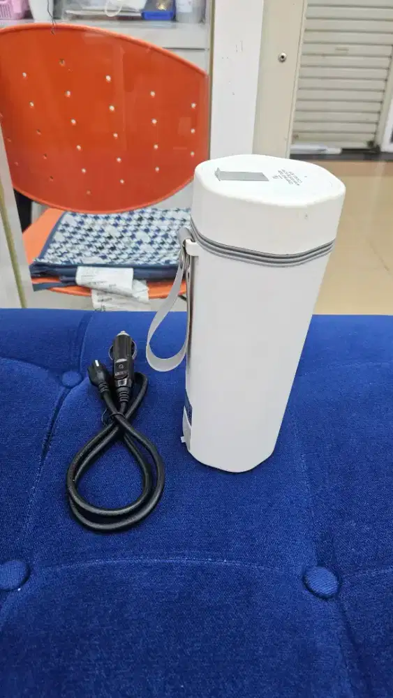 Termos elektrik untuk masak air panas di mobil