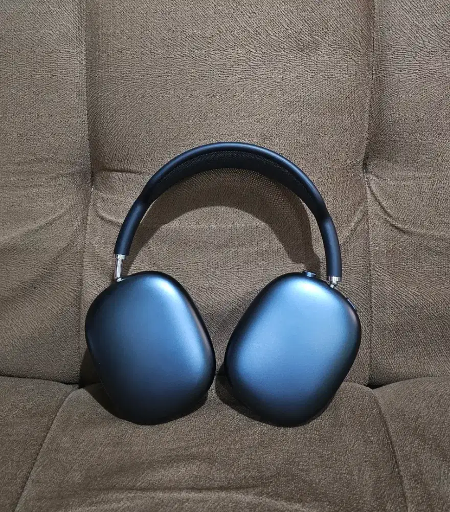AirPods Max with Smart Case