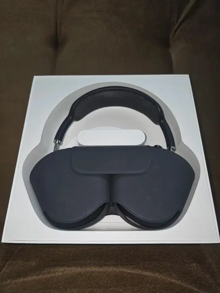 AirPods Max with Smart Case
