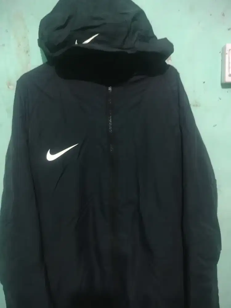 Jaket tebal nike